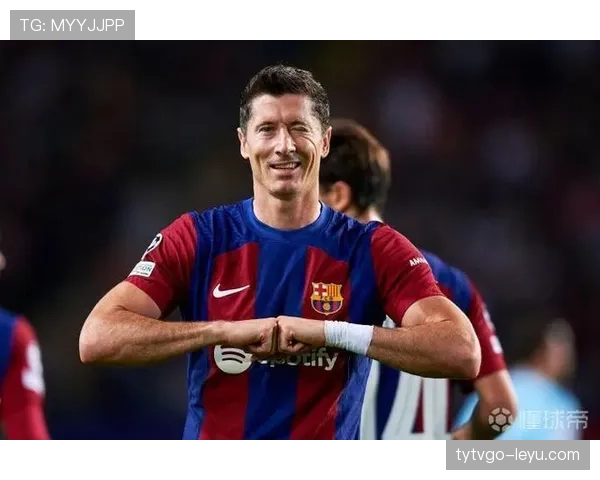 莱万多夫斯基转会巴萨后状态回升，足球界热议新赛季表现预期