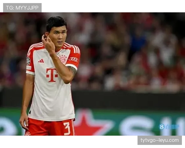 金玟哉荣膺德甲赛季最佳球员，实力闪耀德甲赛场