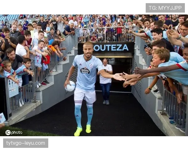 拉菲尼亚纪录片揭秘：从街头少年到足坛巨星的不为人知之路