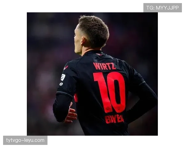 杜埃 vs 维尔茨：同为新星中场，组织能力与参与度的关键差异在哪？